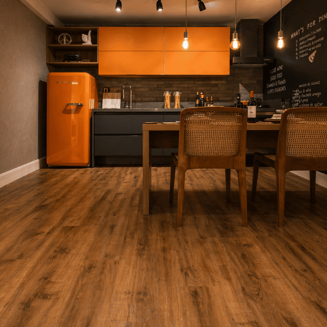 Sala de jantar com piso vinílico de alto padrão